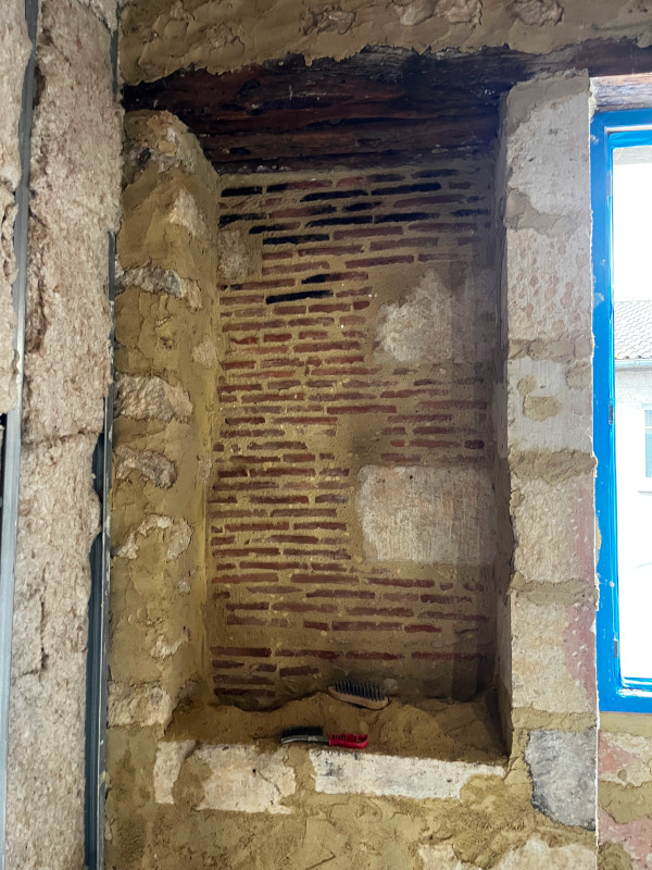 the old kitchen with Roman sink